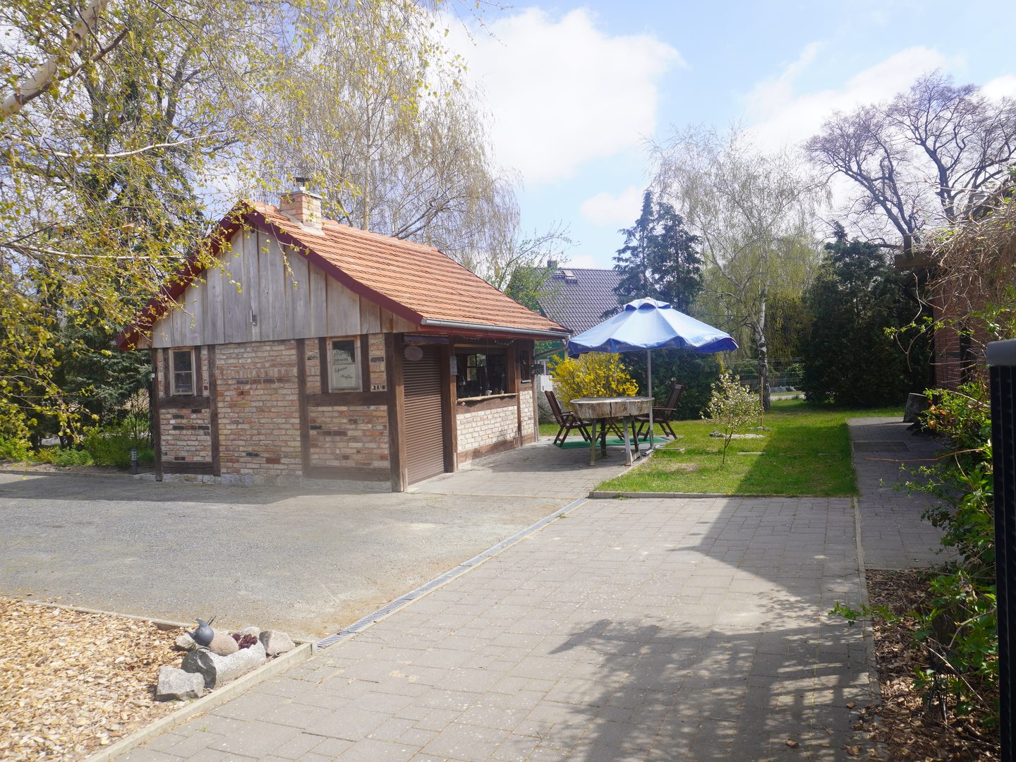 alten-gutshof-backhaus-freiflaeche-garten-gutshof-ferienwohnungen