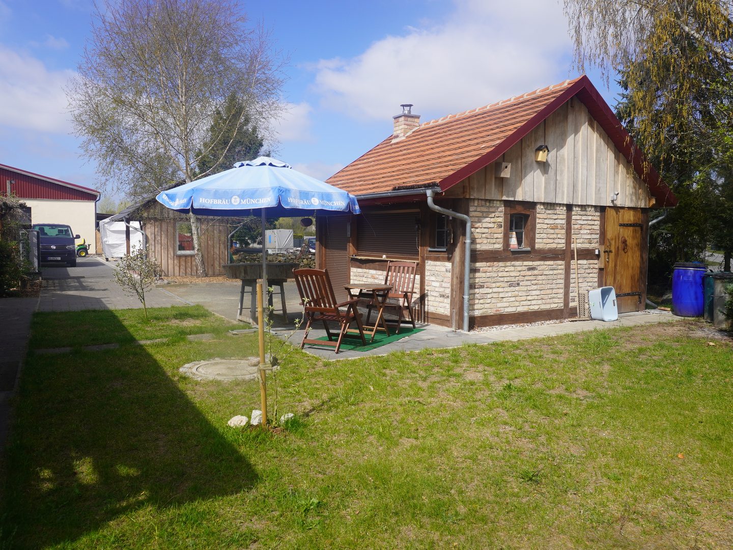 alten-gutshof-backhaus-ostseite-sitzbereich-gutshof-ferienwohnungen