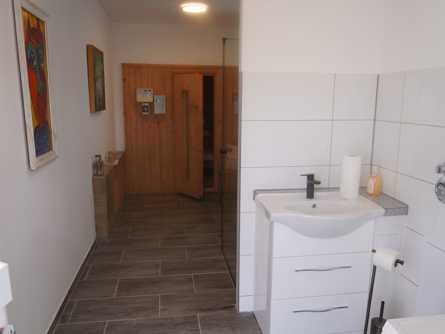 alten-gutshof-ferienwohnung-bad-waschbecken-sauna-gutshof-ferienwohnungen_2