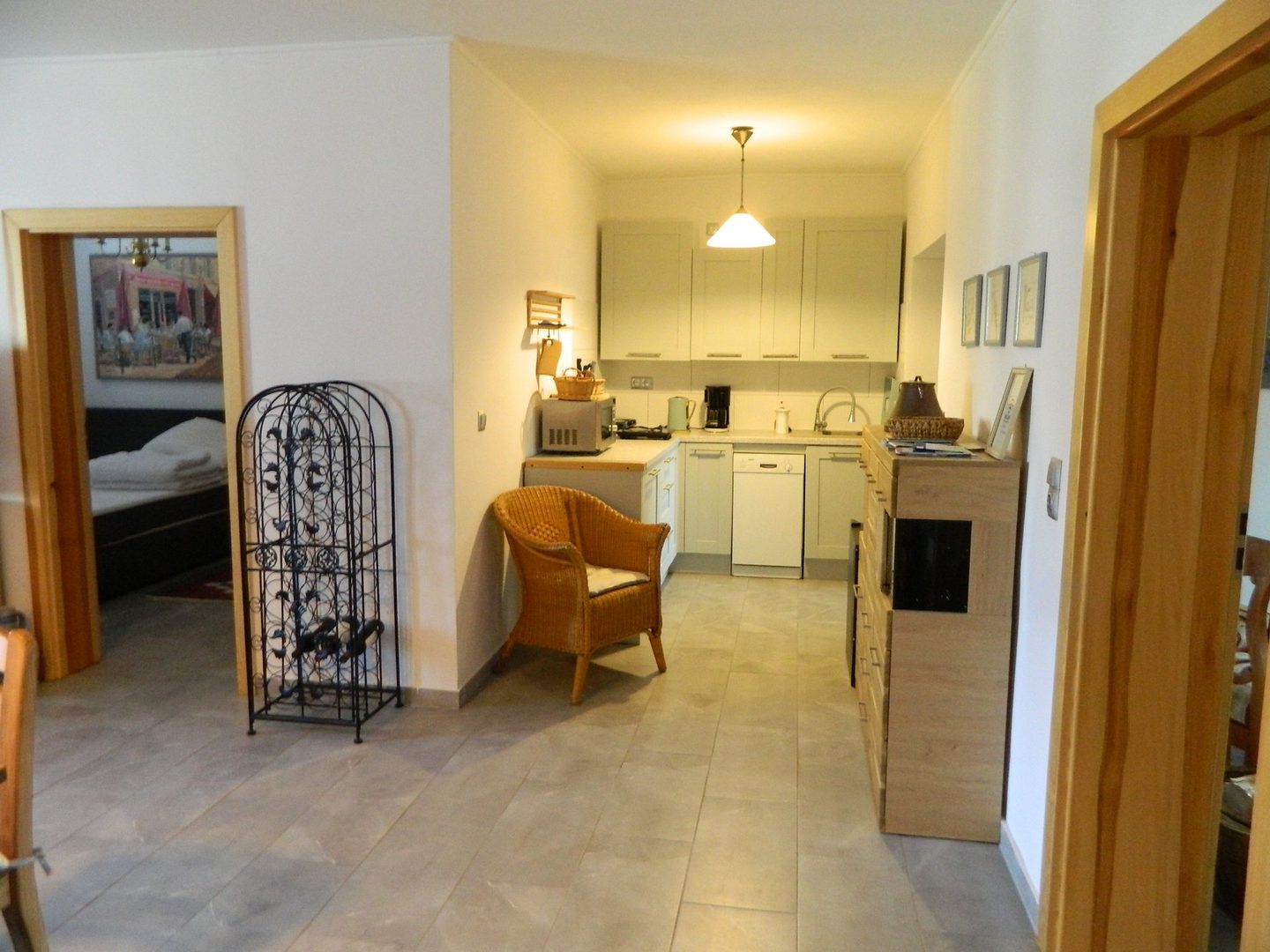 alten-gutshof-ferienwohnung-kueche-wohnbereich-gutshof-ferienwohnungen