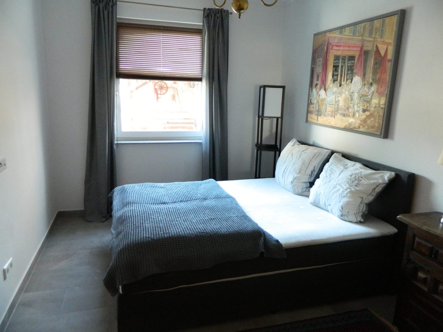 alten-gutshof-ferienwohnung-schlafzimmer-doppelbett-2-gutshof-ferienwohnungen