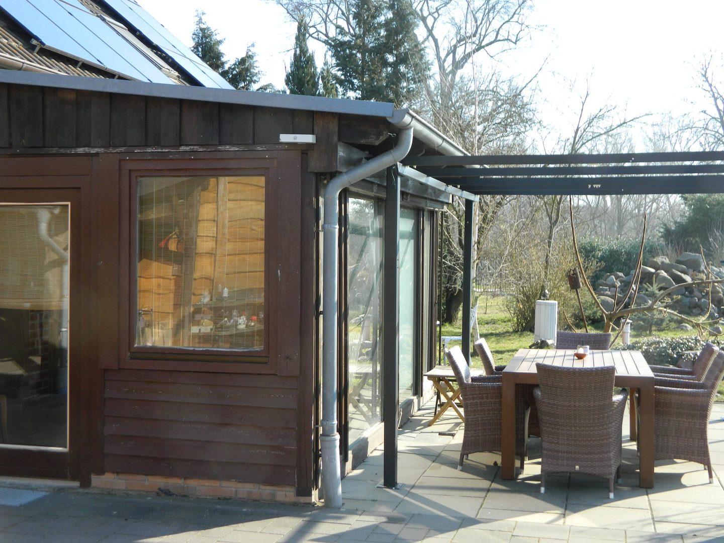 fachwerkhaus-ferienwohnung-terrasse-sitzbereich-gutshof-ferienwohnungen